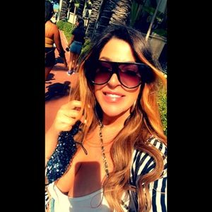 Meet your Posher, Caro